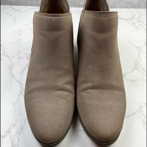 Dr. Scholl’s Tan Heeled mini Bootie size 8